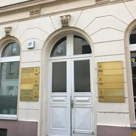 Stadtdschungel Mit Balkon